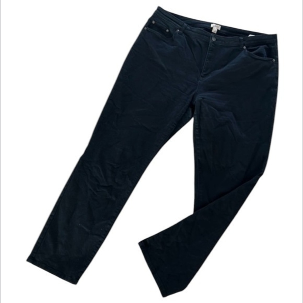 LOGO size 18W women’s plus size straight leg jeans in black